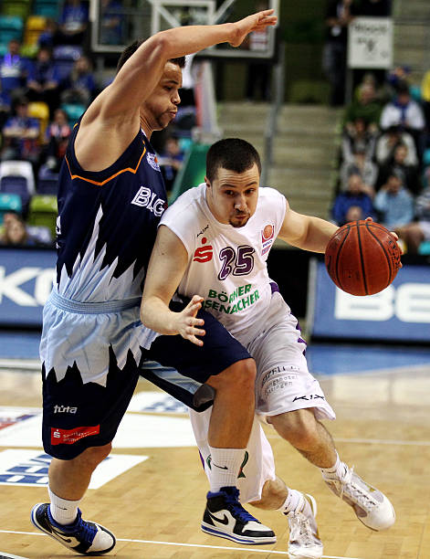 不足1万镑 不足1万镑