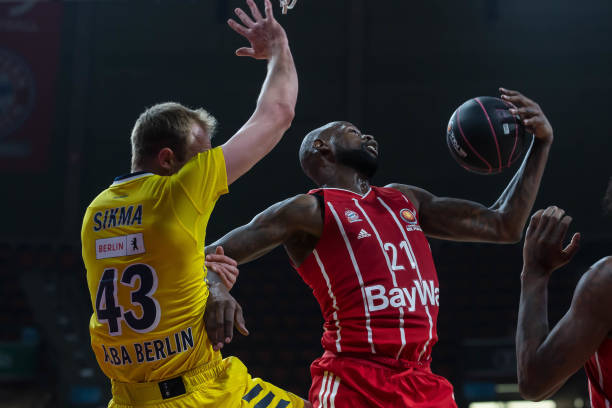 的首次亮相 的首次亮相