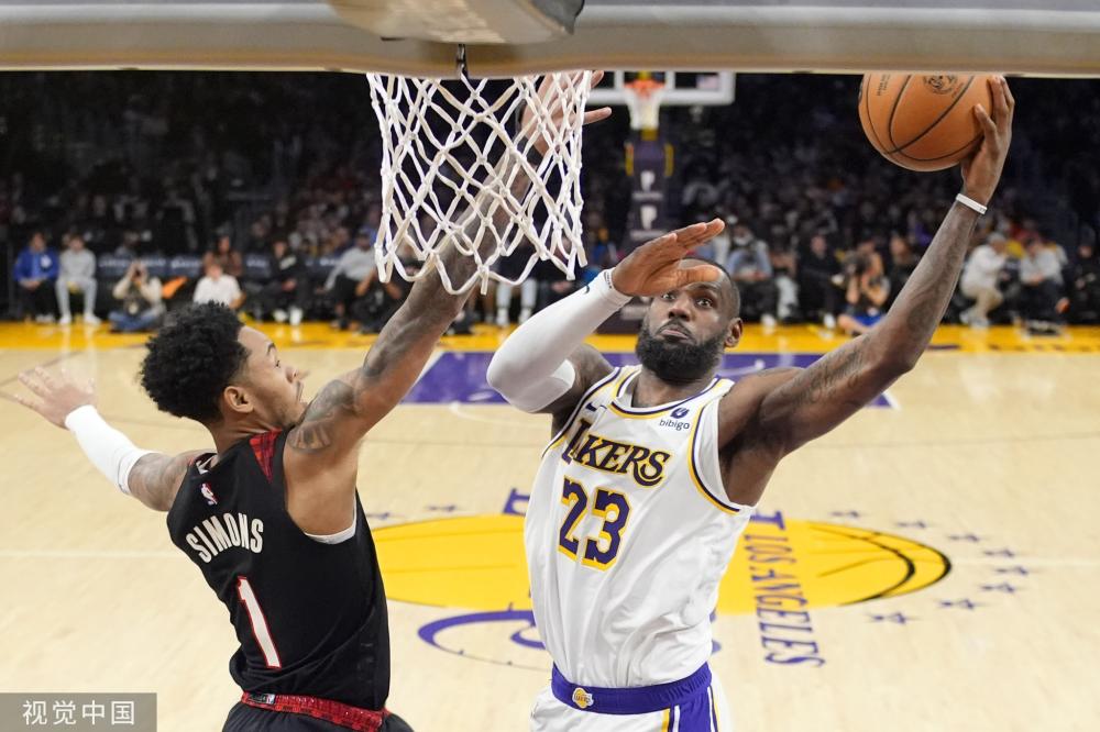 攻势足球的 攻势足球的